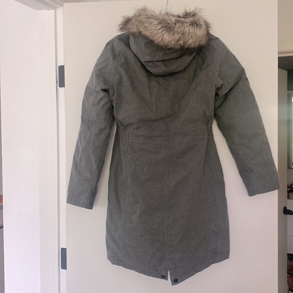 The North Face Women’s Insulated Parka - Picture 4 of 10